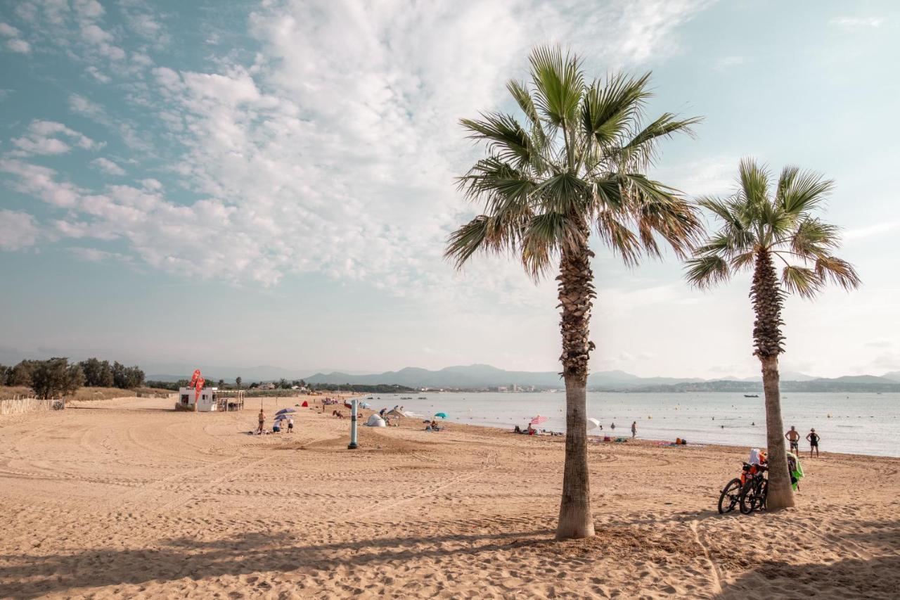 Appart' Au Port Apartment Frejus Bagian luar foto