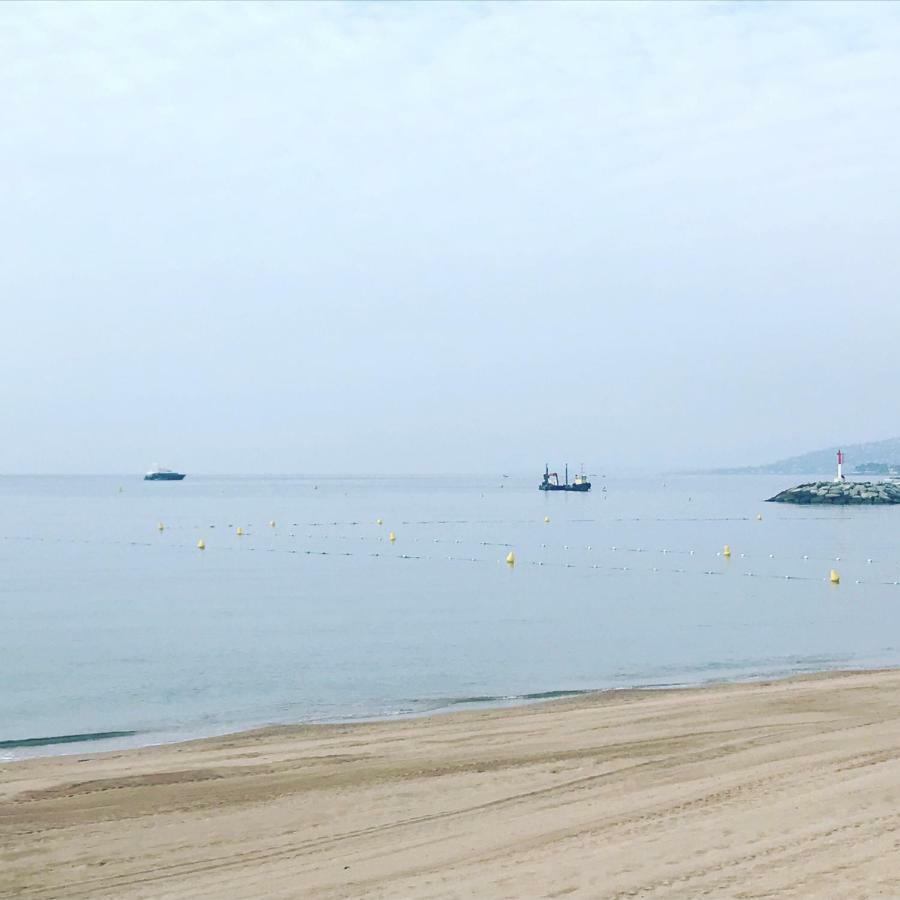 Appart' Au Port Apartment Frejus Bagian luar foto