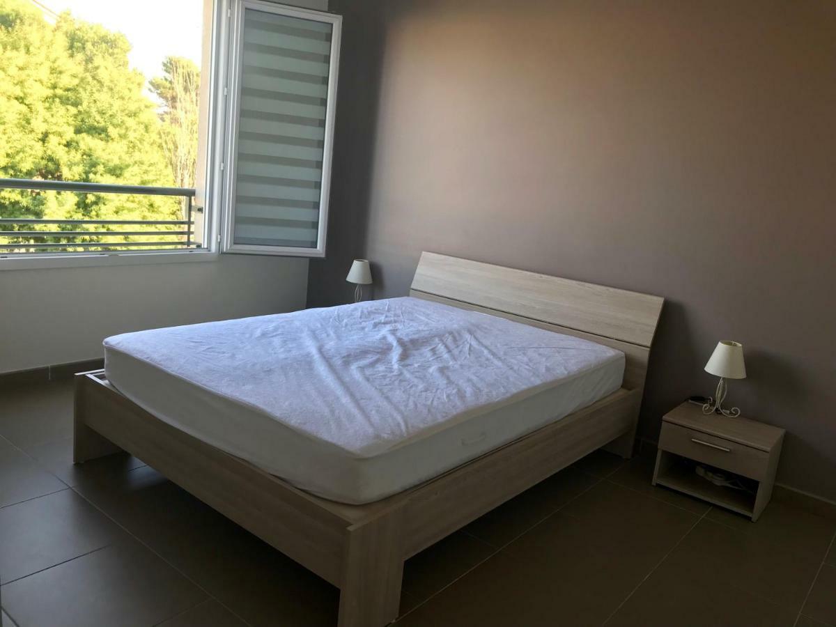 Appart' Au Port Apartment Frejus Bagian luar foto