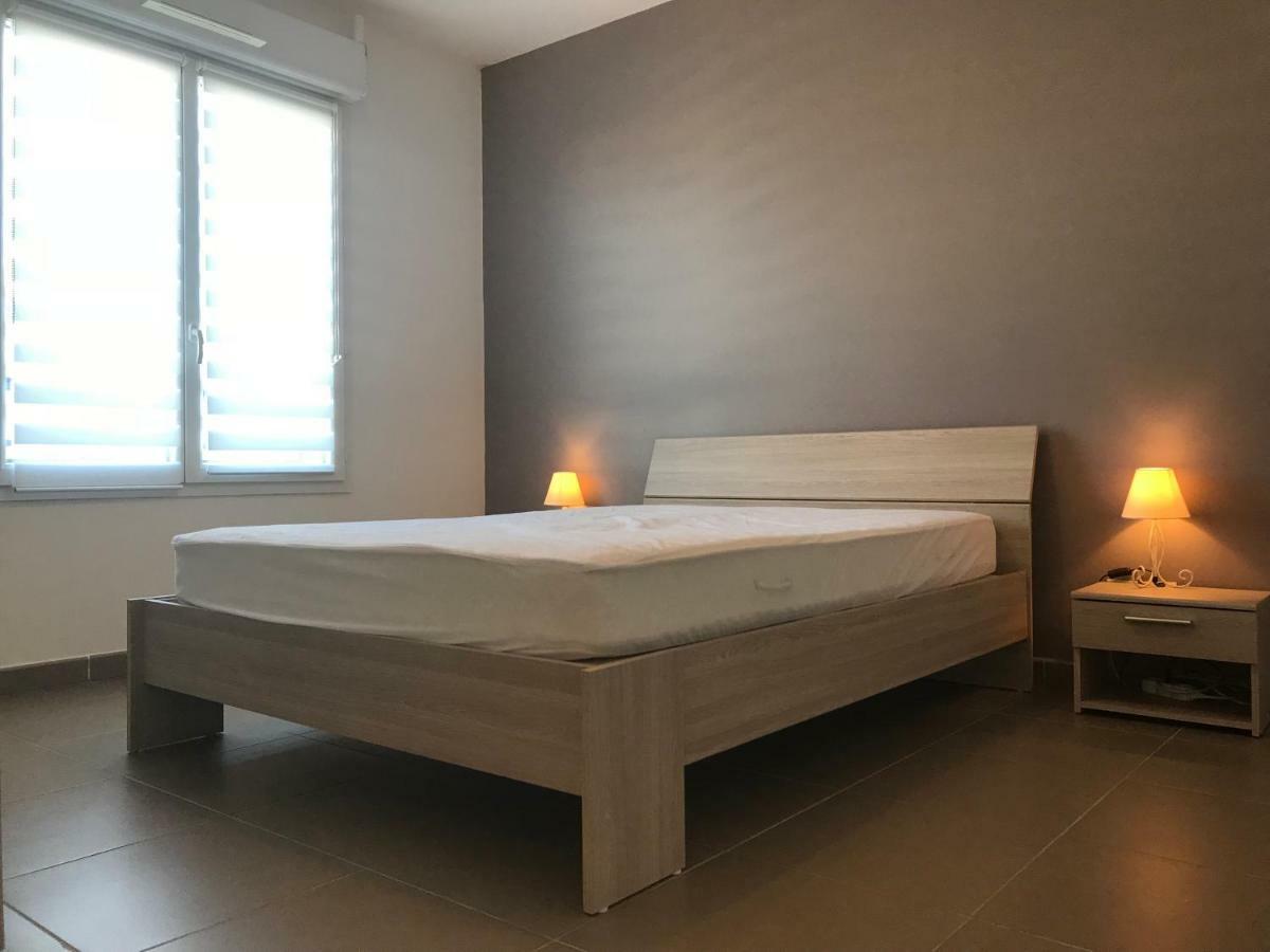 Appart' Au Port Apartment Frejus Bagian luar foto