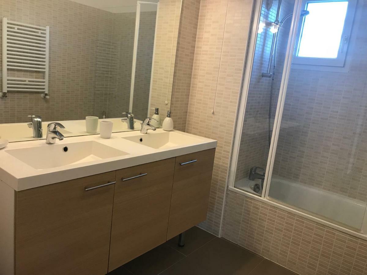 Appart' Au Port Apartment Frejus Bagian luar foto