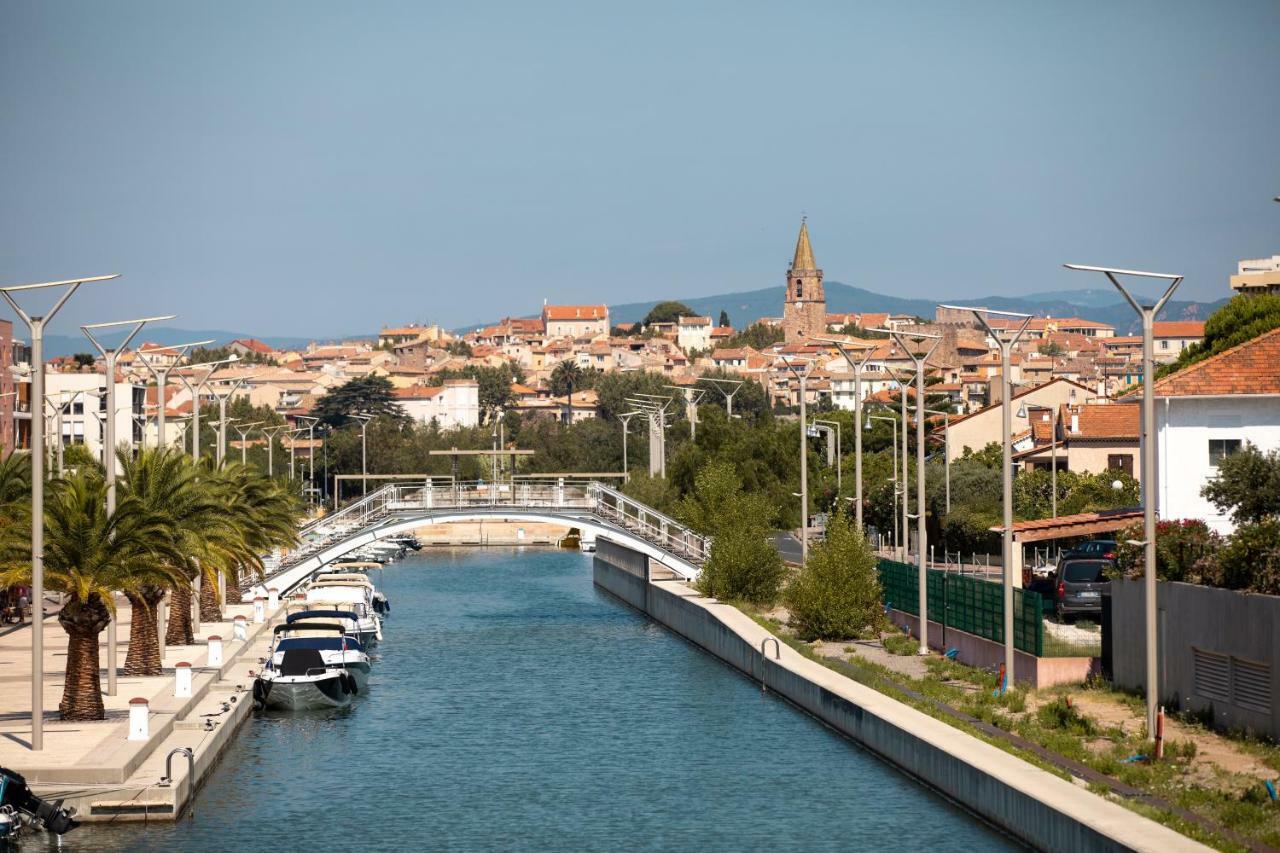 Appart' Au Port Apartment Frejus Bagian luar foto