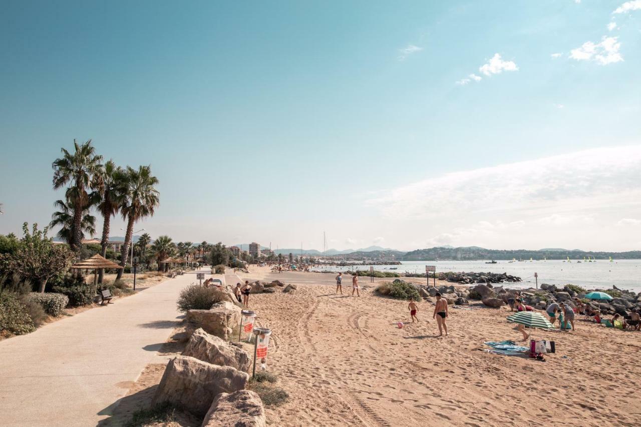 Appart' Au Port Apartment Frejus Bagian luar foto